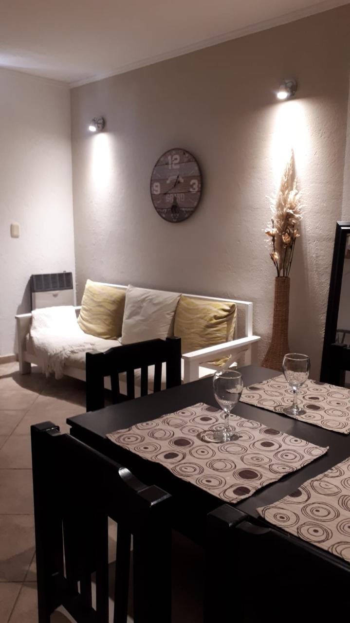 ALQUILER TEMPORARIO – DUPLEX – BºCENTRO – 2 DORMITORIOS CON PILETA Y COCHERA – CARLOS PAZ